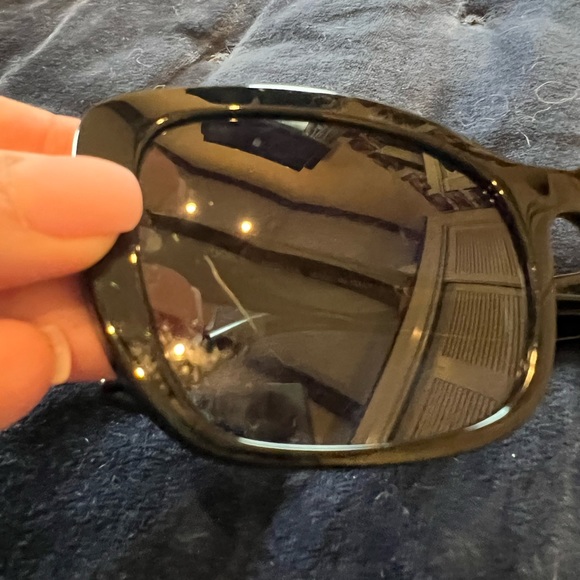 Dolce & Gabbana women’s sunglasses - Picture 3 of 3